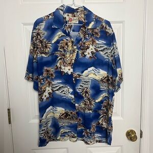 Hilo Hattie Hawaiian shirt 🌺